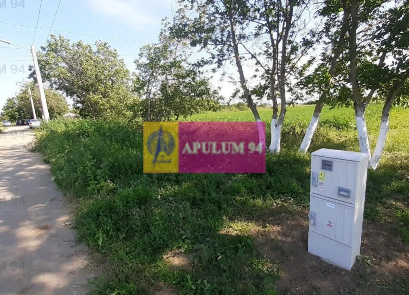 Teren cu utilități pentru dezvoltare proiect - Vă propun spre cumpărare un teren de 5000 mp situat la 15-20 minute de capitală, în localitatea Copăceni din Ilfov. Terenul este situat la intrarea în localitate și beneficiază de toate caracteristicile necesare pentru a dezvolta un proiect de succes. Terenul este cu front stradal la strada Macului, acces din strada Plopilor, prima strada la stânga cum intrăm îm localitatea Copăceni. Avem curent electric, apă curentă, canalizare și gaz. Avem toate utilitățile prezente și este necesar doar branșamentul, terenul este pe persoană fizică deci tranzacția nu presupune TVA, prețul este foarte bun în raport cu ceea ce oferim, proximitate față de oraș, Acces facil la A0 (autostrada care înconjoară Bucureștiul este la 5 minute de teren), la mijloace de transport, centre comerciale, școli, grădinițe. Zona prezintă potențial, accesul în localitate este destul de ușor. Pentru mai multe detalii și programarea de vizionări nu ezitați să mă contactați, Daniel, Apulum94. Facilităm și achiziționarea prin credit ipotecar prin intermediul partenerilor, agenția imobiliară percepe un comision de 3% din prețul de tranzacționare și la vizionare se semnează contract de prestări servicii.