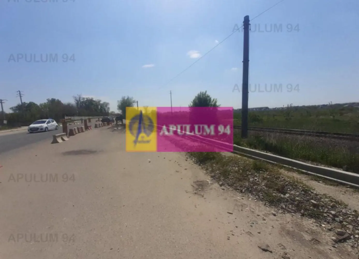 Teren bun mare și ieftin - Teren compact 29.000 mp in localitatea Pantelimon, cu front stradal la Strada Carabinei (stradă unde deja s-a realizat branșarea la apă) lângă Soseaua de Centura - DNCB, pe partea cu Calea Ferată și acces evident la Calea Ferată ). Utilitățile sunt lânga teren însă nu suntem branșați, terenul fiind liber de construcții. Frontul stradal la strada Carabinei (stradă neamenajată - drum de pământ) este de 270 de metri liniari. Terenul este ușor accesibil, din Voluntari și până la teren se fac 5 minute pe Șoseaua de Centură, proximitatea față de Șoseaua de Centură face ca terenul să aibă potențial pentru activități prodictive nepoluante, deoarece lângă teren, la 300-350ml este o zona de case-vile noi dar datorită proximității față de DNCB (Șoseaua de Centură) și de Calea Ferată terenul, care se alfă în extravilan în acest moment este propus pentru intrarea în intravilanul Pantelimon cu propunere pentru INDUSTRIAL (DEPOZITARE ȘI PRODUCȚIE NEPOLUANTĂ) în Planul de Urbanism General care este în curs de definitivare. Terenul datorită amplasamentului este pretabil pentru activitități tip service, depozitare, showroom si productie iar restul terenului ce este mai departe de Calea Ferată și se apropie de zona de case si se poate folosi ca atare, fiind practic incercuit de contructii civile și cu documentația aferentă poate deveni teren bun pentru construcție. În zonă sunt depozitele unor de firme mari care activeaza in Romania precum Selgros, Fabrica de Bere Tuborg, Frake, Dedeman, Romstal etc. Accesul la teren se poate face atat din Soseaua Biruintei, cum venim din Bucuresti spre Selgros Pantelimon prin străzile Rascoalei 1907 sau Câmpului dar și direct din DNCB - Centura Bucuresti la Trecerea la Nivel cu Calea Ferata spre aceeași stradă Rascoala 1907 si apoi imediat accesând drumuri de pamant neamenajate. Terenul este compact, proprietarii sunt persoane fizice si tranzactia nu implica TVA, documentatia este in regulă. Prețul este sub 25euro/mp și dacă nu aveți bani să cumpărați tot terenul puteți să vă prezentați la noi la agenție pentru a ne face o ofertă pe suprafața pe care o doriți, la momentul la care avem cumpărători pentru întreaga suprafață de 29.000 mp veți fi contactat pentru a vă reconfirma oferta și dacă există un maxim de seriozitate, așa cum ne dorim, se va achiziționa terenul la cabinetul notarial. Pentru detaliPentru mai multe detalii și programarea de vizionări nu ezitați să mă conatactați, Daniel, Apulum94. Facilităm și achiziționarea prin credit ipotecar prin intermediul partenerilor, agenția imobiliară percepe un comision de 3% din prețul de tranzacționare și la vizionare se semnează contract de prestări servicii.i si vizionari va stau la dispozitie, Daniel Dumitru, Apulum94.