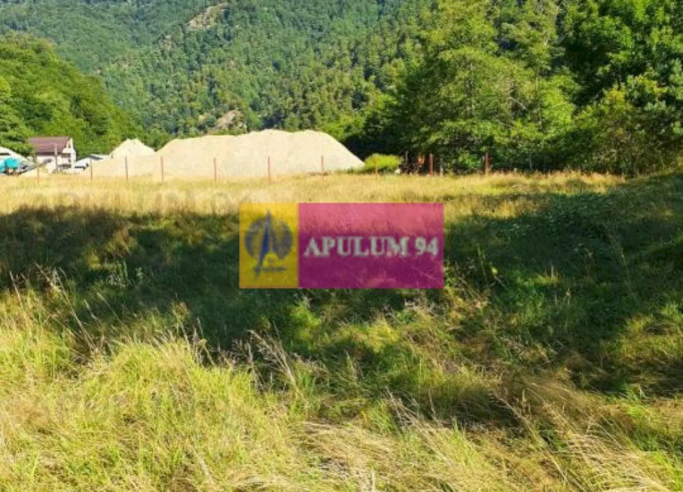 Teren Județul Vâlcea - Brezoi, Valea lui Stan - Vă propun spre cumpărare un teren mic și frumos situat intr-o zonă mirifică, în județul Vâlcea. Locația este cunoscută sub numele de Zmeuriș, iar terenul este situat pe un mic platou încercuit de Subcarpați, aerul este curat, în proximitate avem un drum județean și de jur împrejur au început să răsară mici construcții rezidențiale. Vă oferim un teren situat la mică distanță de rețeua de curent electric pe care noi îl considerăm propice pentru a vă construi un vis. Pentru mai multe detalii și programarea de vizionări nu ezitați să mă contactați, Daniel, Apulum94. Facilităm și achiziționarea prin credit ipotecar prin intermediul partenerilor, agenția imobiliară percepe un comision de 3% din prețul de tranzacționare și la vizionare se semnează contract de prestări servicii.