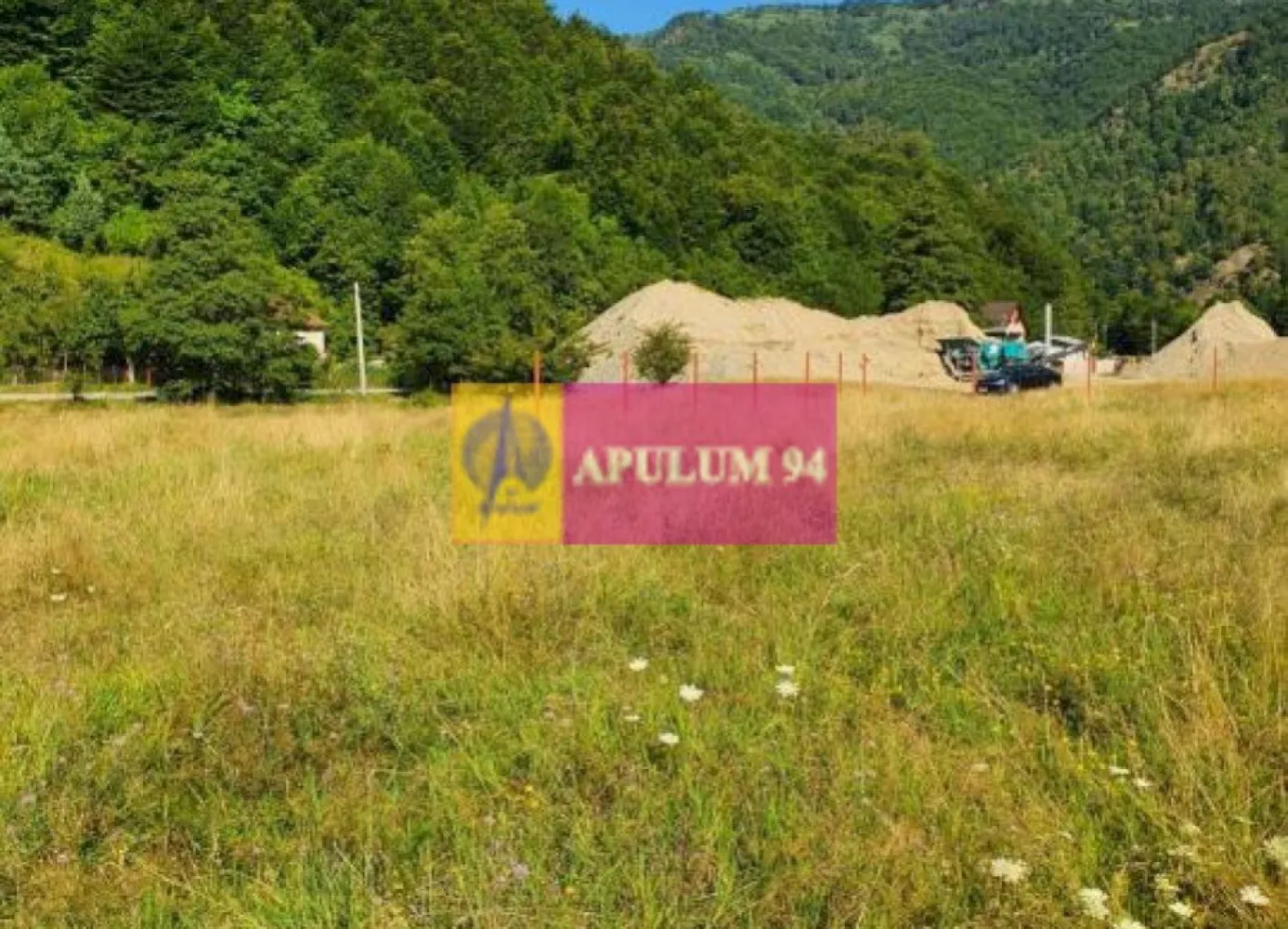 Teren Județul Vâlcea - Brezoi, Valea lui Stan - Vă propun spre cumpărare un teren mic și frumos situat intr-o zonă mirifică, în județul Vâlcea. Locația este cunoscută sub numele de Zmeuriș, iar terenul este situat pe un mic platou încercuit de Subcarpați, aerul este curat, în proximitate avem un drum județean și de jur împrejur au început să răsară mici construcții rezidențiale. Vă oferim un teren situat la mică distanță de rețeua de curent electric pe care noi îl considerăm propice pentru a vă construi un vis. Pentru mai multe detalii și programarea de vizionări nu ezitați să mă contactați, Daniel, Apulum94. Facilităm și achiziționarea prin credit ipotecar prin intermediul partenerilor, agenția imobiliară percepe un comision de 3% din prețul de tranzacționare și la vizionare se semnează contract de prestări servicii.