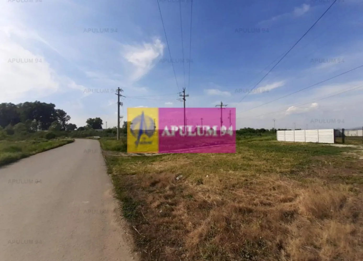 Teren construcție casă - 1 Decembrie - Zona Metropolitană București - Teren 524 mp cu 26ml deschidere, aproape de utilitati (curent electric si gaz), numar postal - Strada Piersicilor Nr. 6A- si certificat de urbanism, se poate construi casa P+2 cu un procent de ocupare de 35% si un CUT de 1,2 . Teren intravilan. Este situat in Ilfov, zona metropolitană București, localitatea 1 Decembrie, la 10 minute de Bucuresti, cu utilitati in apropiere. Este la o distanta de 5 minute de Lidl mers pe jos, sunt scoli si gradinite in apropiere, statia de autobuz la 3 minute mers pe jos, si zona prezinta o dezvoltare accentuata.
 Hipermarket Lidl, Mega Image, Profi, farmacii, centre veterinare, restaurante, etc. Sunt mijloace de transport publice atat ziua cat si noaptea.
Padurea este la 400ml, in apropiere se construiesc atat case individuale cat si complexuri de case-vile, este o zona care cunoaste o dezvoltare sanatoasa, apropiata de Centura 2 - A0, cu regim de autostrada, ce va inconjura Bucurestiul si care are un picior de pod chiar la 1,5 km de teren, facilitand accesul practic in orice punct al Bucurestiului sau din tara prin acces facil la toate arterele de intrare in oras sau autostrazile spre orice loc din tara (mare, munte, strainatate, etc) si datorita proximitatii fata de capitala. Prin DN5 se ajunge in 50 de minute in Bulgaria - Giurgiu Russe, este practic in drumul spre Grecia.
 Aici beneficiati de aer curat datorita padurii din proximitate, de linistea specifica locului, de acces facil la serviciile medicale din oras datorita accesului facil inspre si dinspre oras, la centrele comerciale din apropiere, asfaltul este la 70ml, gaz si curent electric aproape de teren, certificat de urbanism care atesta ca se poate construi casa pe teren. Documentatia este la zi, proprietarii sunt persoane fizice, exista certificat de urbanism, stalpul de curent este la aproximativ 50ml de teren, solul este cernoziom superior si este perfect pentru cultivat atat plante ornamentale cat si flori si legume.Pentru mai multe detalii și programarea de vizionări nu ezitați să mă contactați, Daniel, Apulum94. Facilităm și achiziționarea prin credit ipotecar prin intermediul partenerilor, agenția imobiliară percepe un comision de 3% din prețul de tranzacționare și la vizionare se semnează contract de prestări servicii.