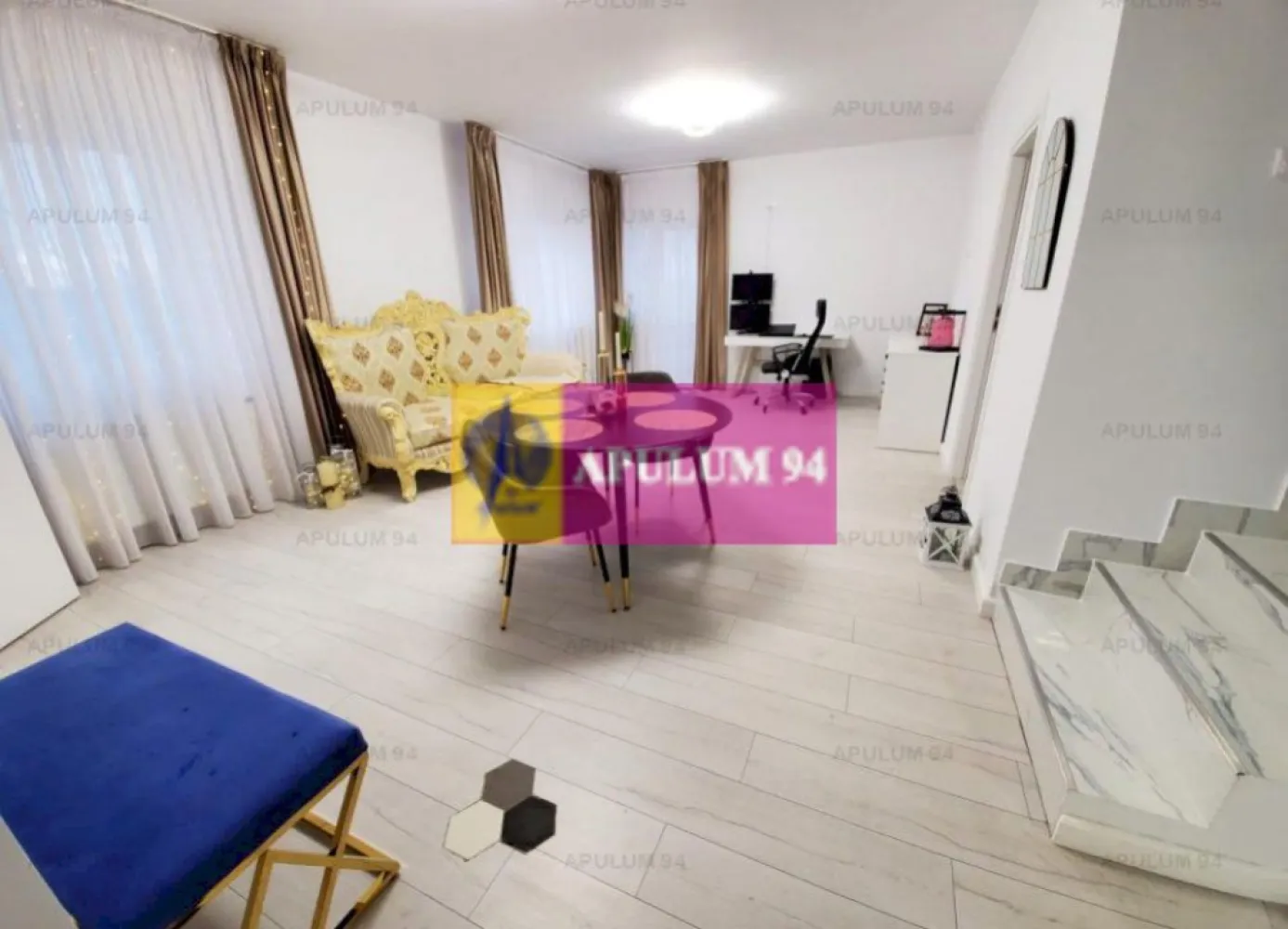 Casa Mobilata si Utilata langa Bucuresti - Casa tip duplex are front stradal la Strada Principala, DJ 401D, Strada Gloriei. Se vinde mobilata si utilata complet.
Accesul spre casa este deosebit de facil existand 3 alternative de a veni din oras spre casa si implicit de a ajunge in oras de acasa. Majoritatea elevilor studiaza la liceele din Bucuresti, deasemenea si activitatea celor care locuiesc aici este strans legata de oras insa toti beneficiaza de linistea si beneficiile care decurd din faptul ca locuiesc in aceasta localitate.
Casa pe care o prezentam spre cumparare este situata la marginea localitatii si beneficiaza de intimitate chiar daca este tip duplex iar ca utilitati se bucura de apa curenta de la reteaua din localitate si curent electric iar in scurt timp va fi racordata si la canalizare si gaz.
Imobilul are un design placut, un aer primitor si degaja e energie pozitiva.
Orientarea casei este pe Sud-Vest, iar de la balconul de la etaj va puteti delecta privind apusurile de soare care in aceasta zona sunt deosebit de placute. Inaltimea camerelor este de peste 2,75, camerele sunt mari, spatioase si primitoare datorita finisajelor premium, de calitate superioara, a culoriilor deschise, luminilor calde si a designului de interior, apanajul actualilor proprietari, care desi au incercat sa dea un caracter minimalist casei, axandu-se pe atingerea unui prag de confort maxim au ales lucruri de calitate ce fac din aceasta casa un loc deosebit de placut. Finisajele au fost realizate in 2021 si 2022.
Parterul este foarte bine compartimentat, aici ne bucuram de un living spatios care corespunde cu un dormitor mare ce poate servi atat camera de oaspeti cat si birou pentru cei care lucreaza de acasa. Bucataria este mobilata si utilata complet, aici gasim si o masina de spalat vase incorporata, blat de lucru, dulapuri suspendate, centrala termica, spatii de depozitare si tot ce este util pentru o bucatarie, baia este imediat langa intrarea in casa, spre scarile care urca la etaj. Este o baie moderna cu o cada mare si are un desing modern. Sub scara care urca la etaj avem suficient spatiu de depozitare. La etaj avem 3 dormitoare spatioase dintre care unul ofera accesul spre un frumos balcon tip terasa, tot la etaj avem o debara si baia de la etaj care deserveste dormitoarele. Casa are si pod ce poate fi folosit ca si spatiu de depozitare pentru care exista si o scara pliabila. Acoperisul casei este din tabla si este garantat 25 de ani. Pentru mai multe detalii și programarea de vizionări nu ezitați să mă contactați, Daniel, Apulum94. Facilităm și achiziționarea prin credit ipotecar prin intermediul partenerilor, agenția imobiliară percepe un comision de 3% din prețul de tranzacționare și la vizionare se semnează contract de prestări servicii.