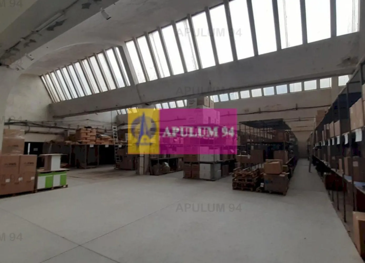 Hală 3600mp zona de Sud a capitalei - Hala depozitare și/sau productie situată in imediata apropiere a Bucureștiului cu acces facil din zona Berceni - Drumul Binelui (5 minute de zona LIDL/Kaufland Metalurgiei), zona Giurgiului-Dedeman - Cartierul Progresul este deasemenea la 5 minute, la nici 2 minute avem Soseaua de Centura, oferim deci un spațiu perfect pentru un hub lângă capitală. Vă oferim o suprafata acoperita utila de peste 3500 mp, structura din beton armat, cu acoperisul tip scoica din beton armat, cu ferestre mari care ne ajută să ne bucurăm de avantajele luminii naturale, avem însă și un bun sistem de iluminat electric, avem acces tir, toate utilitățile (apă, gaz, curent, canal). Vă oferim deci locul perfect pentru a vă desfășura activitatea în condiții optime. La pachet cu hala vă oferim un spațiu generos pentru birouri și o zonă ce se poate folosi ca showroom. Terenul total pe care îl punem la dispoziție este de 5000mp din care hala și birourile ocupă peste 4000mp, rămân astfel aproape 1000mp pentru parcare în jurul clădirii (minim 20-30 de mașini se pot parca lângă clădire). Un alt aspect important este faptul ca zona de locuit este la peste 700ml noi fiind practic în mijlocul unei zone logistice din Sudul Capitalei. Pentru mai multe detalii și vizionări nu ezitați să mă contactați, Daniel, Apulum94.