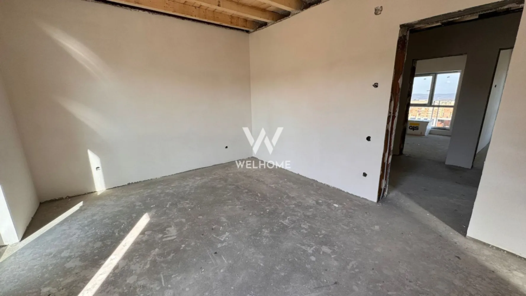 Duplex cu 4 camere si pivnita, Calea Cisnadiei, Sibiu - Casa tip duplex, 4 camere + Pivnita, Calea Cisnadiei, Sibiu - COMISION 0% - Casa se afla intr-o zona noua de dezvoltare In Cartierul Arhitectilor. - Suprafata utila: 120 mp, - Teren de 300 de mp, dintre care curte libera este de 230 mp + terasa; Compartimentare: - La etaj: un dormitor matrimonial cu baie proprie si balcon, inca doua dormitoare cu baie comuna; - La parter: hol de acces, bucatarie generoasa, baie, zona de living cu iesire in terasa; - La demisol: camera de 20 mpu cu acces din terasa si din curte - Predare finisata LA ALB: cpompa de caldura cu sistem de recirculare a apei, boiler 200 L si incalzire in pardoseala la parter si etaj, pereti finisati, usa la intrare, geamuri termopan cu 3 foi de sticla, instalatiile sanitare, termice si electrice. - La exterior casa se preda LA CHEIE: izolatie termica, vopsea decorativa, gard si poarta, curte amenajata,. Termen de predare: Iunie - Iulie 2025 Se accepta plata cash sau credit ipotecar cu avans de 30 %-40% -Pret: 212.000 Euro cu TVA inclus – COMISION 0% }}