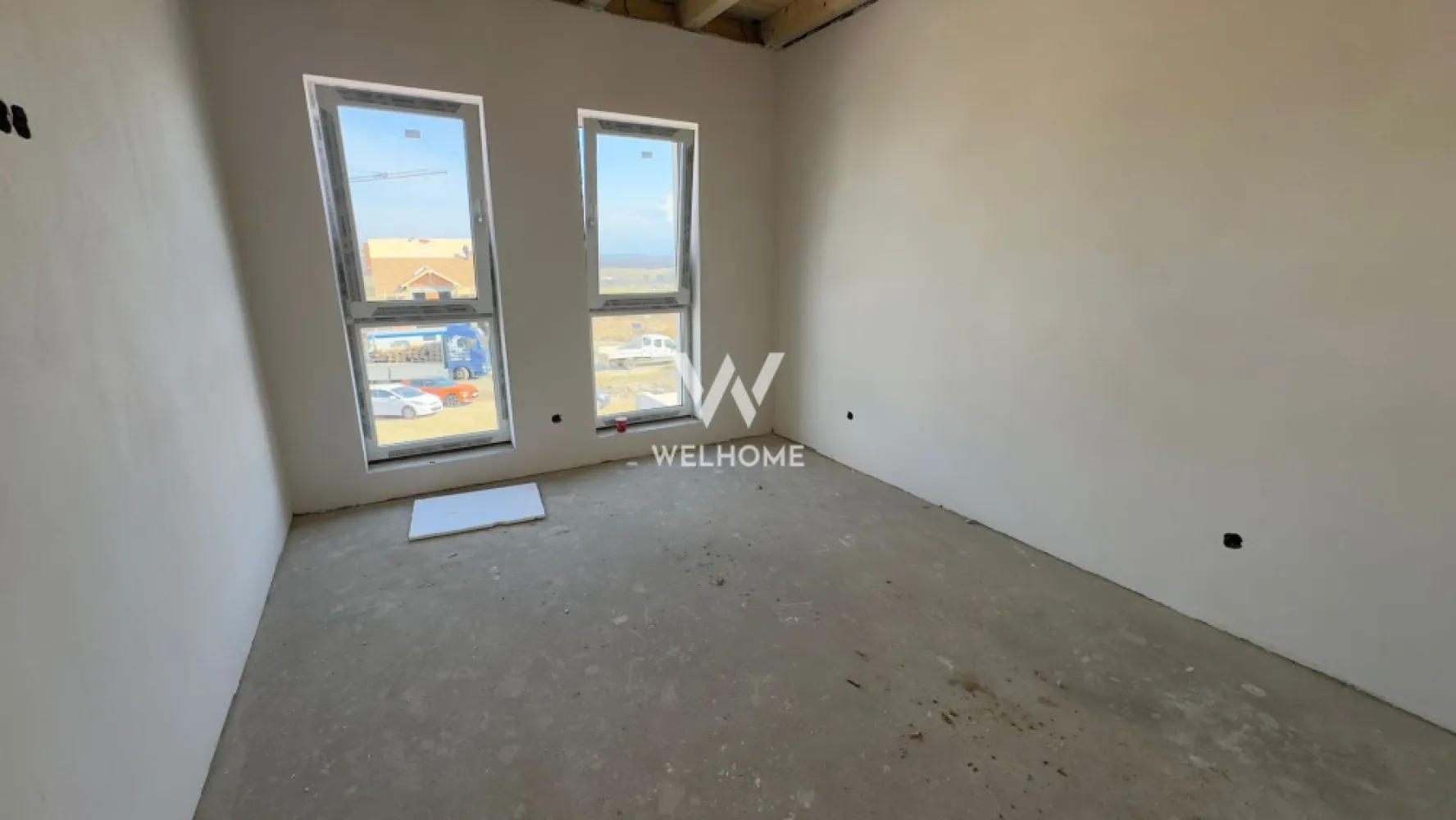 Duplex cu 4 camere si pivnita, Calea Cisnadiei, Sibiu - Casa tip duplex, 4 camere + Pivnita, Calea Cisnadiei, Sibiu - COMISION 0% - Casa se afla intr-o zona noua de dezvoltare In Cartierul Arhitectilor. - Suprafata utila: 120 mp, - Teren de 300 de mp, dintre care curte libera este de 230 mp + terasa; Compartimentare: - La etaj: un dormitor matrimonial cu baie proprie si balcon, inca doua dormitoare cu baie comuna; - La parter: hol de acces, bucatarie generoasa, baie, zona de living cu iesire in terasa; - La demisol: camera de 20 mpu cu acces din terasa si din curte - Predare finisata LA ALB: cpompa de caldura cu sistem de recirculare a apei, boiler 200 L si incalzire in pardoseala la parter si etaj, pereti finisati, usa la intrare, geamuri termopan cu 3 foi de sticla, instalatiile sanitare, termice si electrice. - La exterior casa se preda LA CHEIE: izolatie termica, vopsea decorativa, gard si poarta, curte amenajata,. Termen de predare: Iunie - Iulie 2025 Se accepta plata cash sau credit ipotecar cu avans de 30 %-40% -Pret: 212.000 Euro cu TVA inclus – COMISION 0% }}