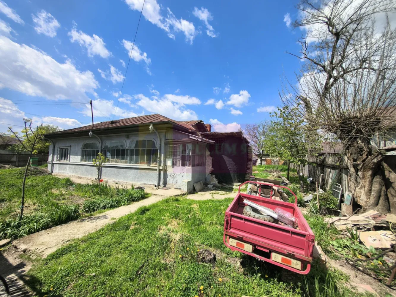 Teren cu o casă demolabilă în satul Poșta la 15 minute de București