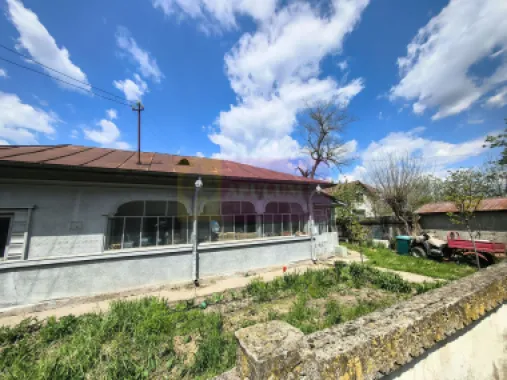 Teren cu o casă demolabilă în satul Poșta la 15 minute de București