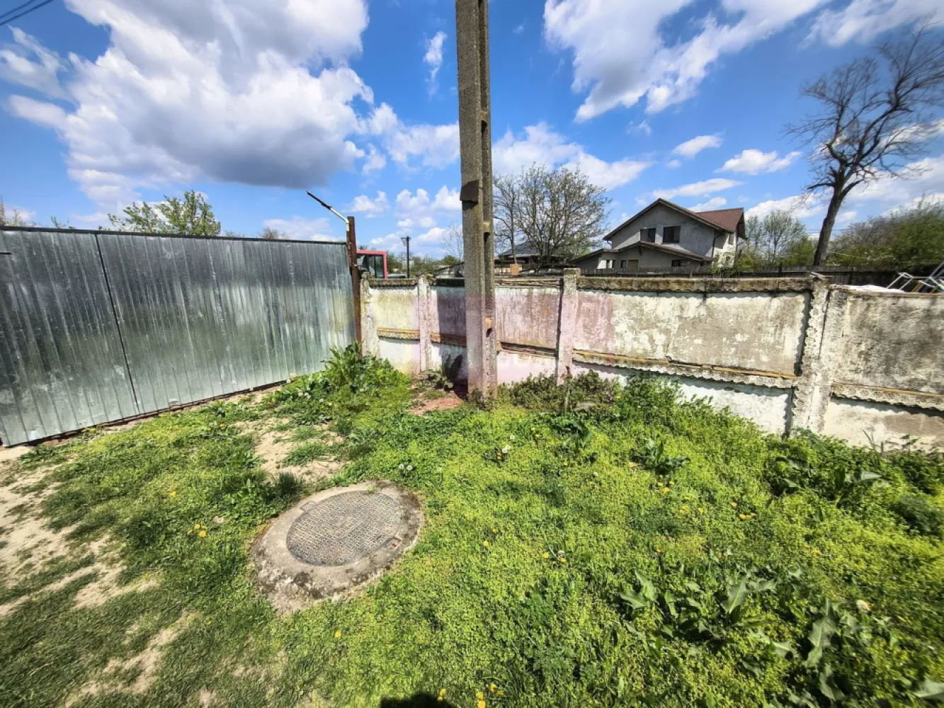 Teren cu o casă demolabilă în satul Poșta la 15 minute de București