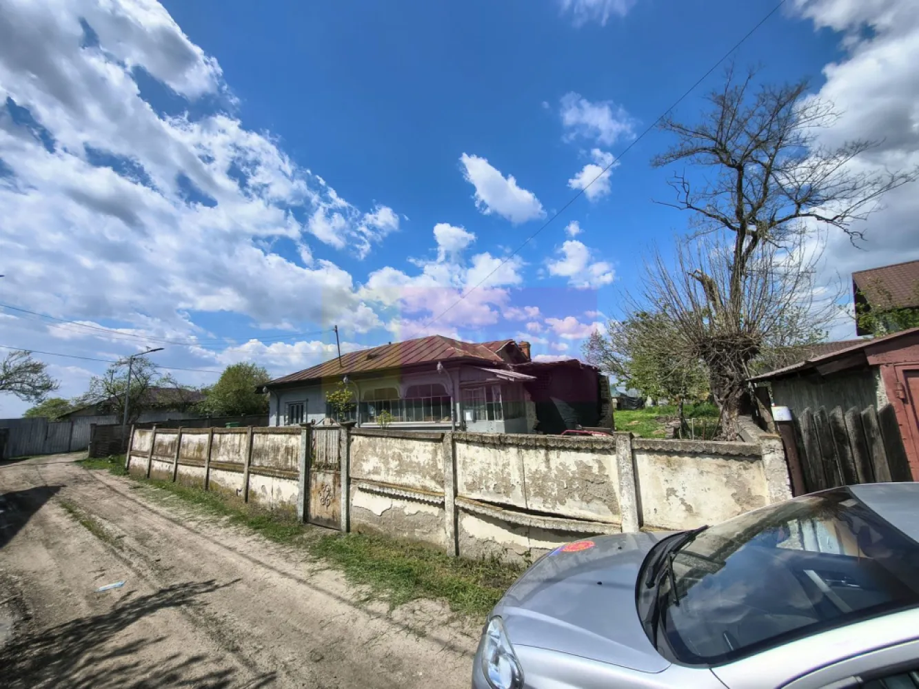 Teren cu o casă demolabilă în satul Poșta la 15 minute de București
