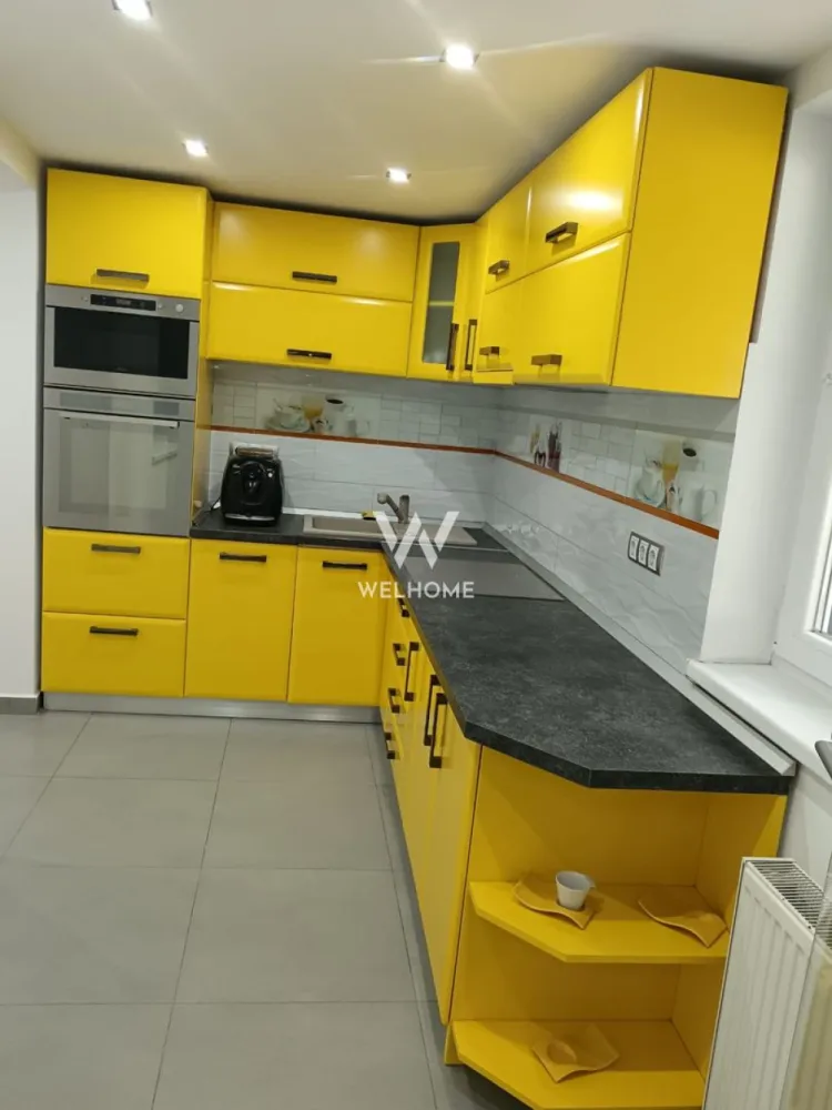 Casă individuală cu 2 apartamente separate, teren 650 mp, garaj și terasă - Descoperă această locuință individuală, ideală pentru confortul și intimitatea familiei tale. Proprietatea este formată din două apartamente complet separate, fiecare cu intrare individuală: • Apartament parter: 3 camere, bucătărie, baie • Apartament etaj: 3 camere, bucătărie, baie Situată pe un teren generos de 650 mp cu deschidere la stradă de 13 m, casa oferă spațiu, liniște și numeroase facilități: • Garaj spațios cu șaht pentru lucrări auto • Spațiu de depozitare • Terasă mare pentru relaxare • Curent trifazic Această proprietate este ideală pentru două familii care își doresc independență și confort, dar și pentru investiție, datorită posibilității de închiriere a unui apartament. Pret: 365 000 EURO Telefon: 0756 094 405 }}
