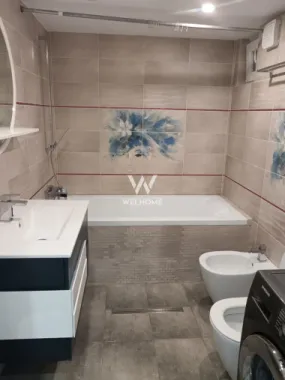 Casă individuală cu 2 apartamente separate, teren 650 mp, garaj și terasă