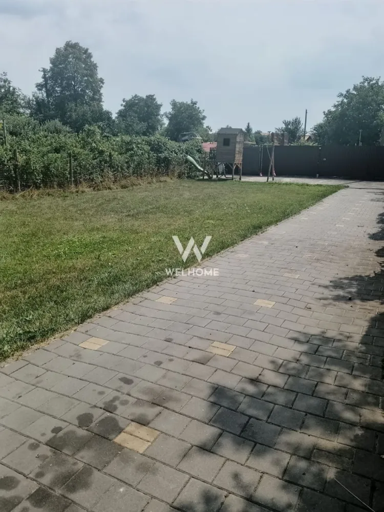 Casă individuală cu 2 apartamente separate, teren 650 mp, garaj și terasă