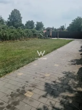 Casă individuală cu 2 apartamente separate, teren 650 mp, garaj și terasă