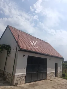 Casă individuală cu 2 apartamente separate, teren 650 mp, garaj și terasă