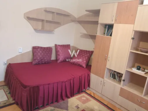 Casă individuală cu 2 apartamente separate, teren 650 mp, garaj și terasă