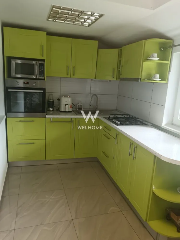 Casă individuală cu 2 apartamente separate, teren 650 mp, garaj și terasă