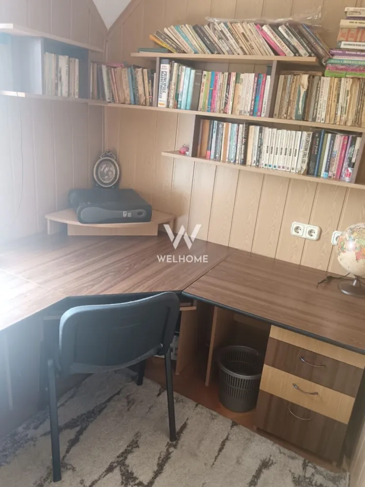 Casă individuală cu 2 apartamente separate, teren 650 mp, garaj și terasă