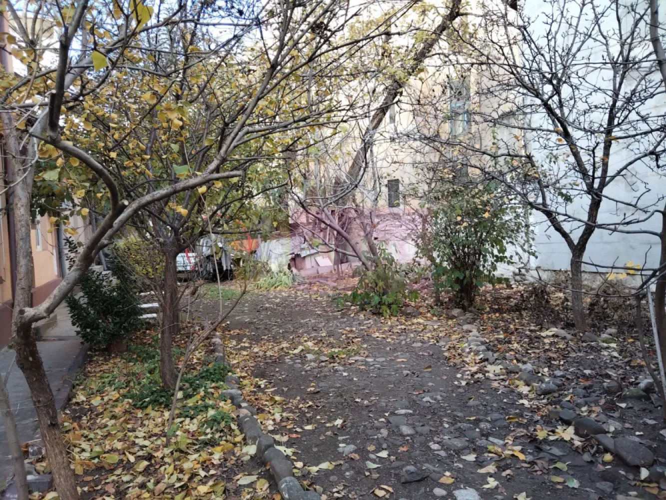 Casa în Ultracentralul Bucureștiului la preț mic (casă mică)