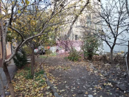Casa în Ultracentralul Bucureștiului la preț mic (casă mică)