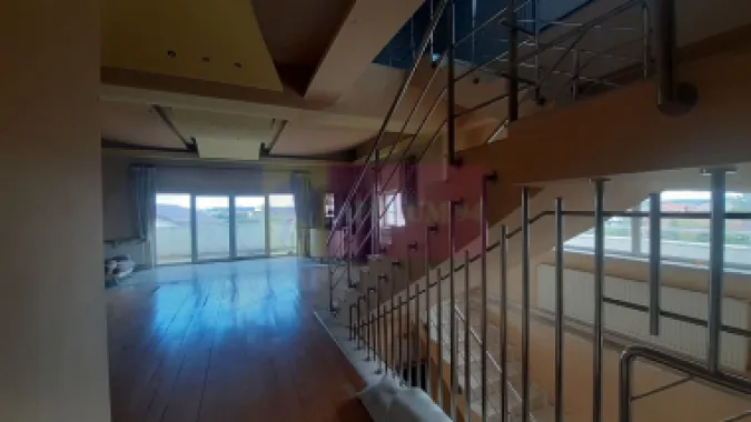 Două Etaje în Vilă în zona Voluntari de Închiriat