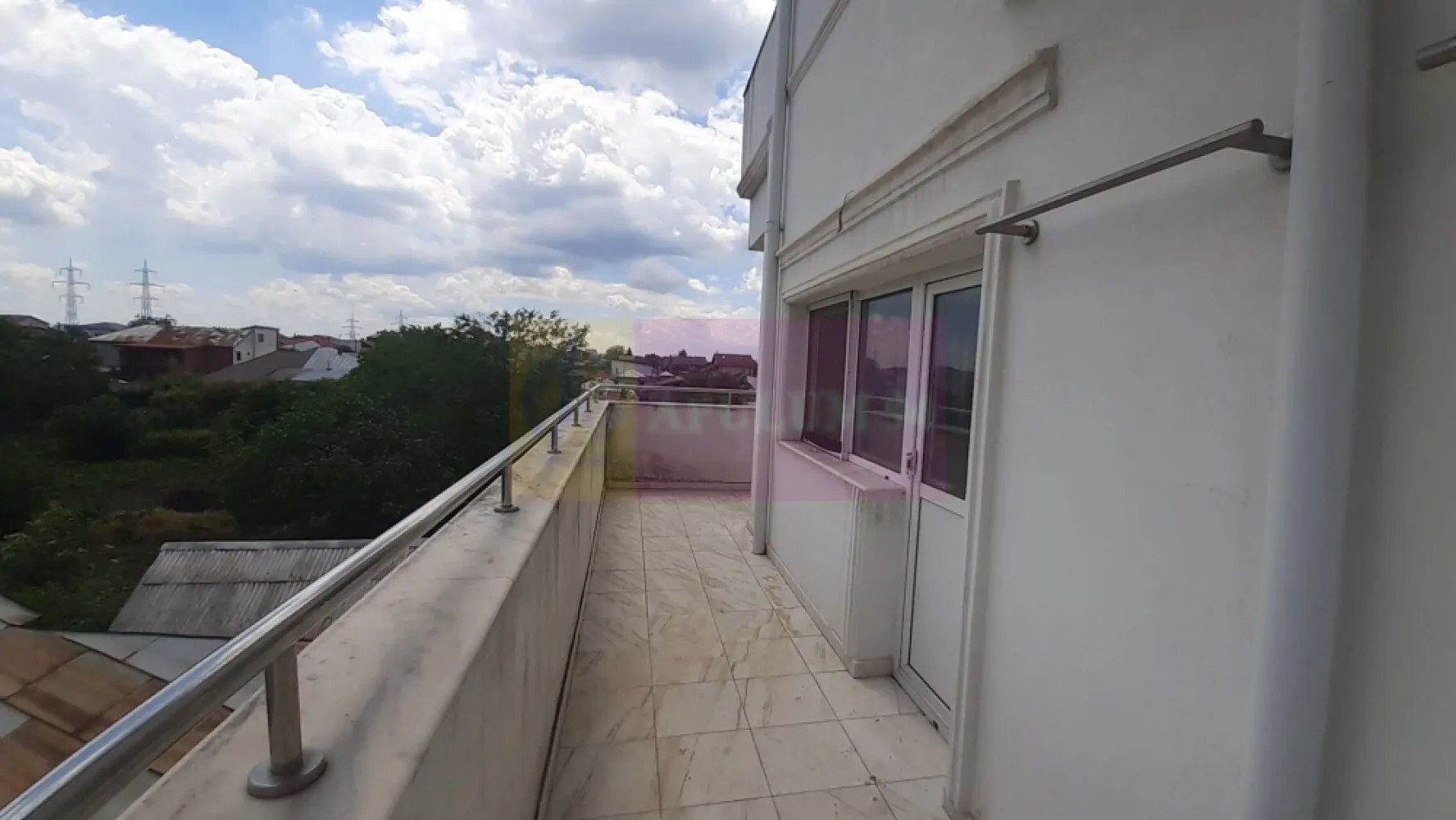 Două Etaje în Vilă în zona Voluntari de Închiriat