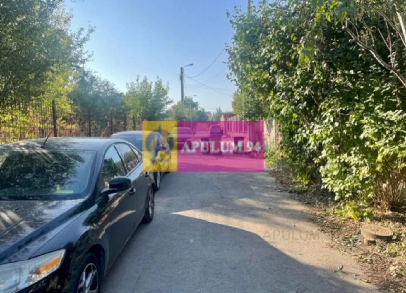 Teren Prelungirea Ghencea- sectorul 6. - Compania imobiliara Apulum94 va propune un teren situat in zona Prelungirea Ghencea, in apropiere de Cartierul Latin, pe un drum de servitute din strada principala. 
Terenul tine juridic de sectorul 6. Este situat intre case. 
In fata terenului sunt toate utilitatile- curent, gaze, apa, canal. 
Pentru vizionare si mai multe detalii nu ezitati sa ma contactati pe nr 0733683446- Laura Ionescu.