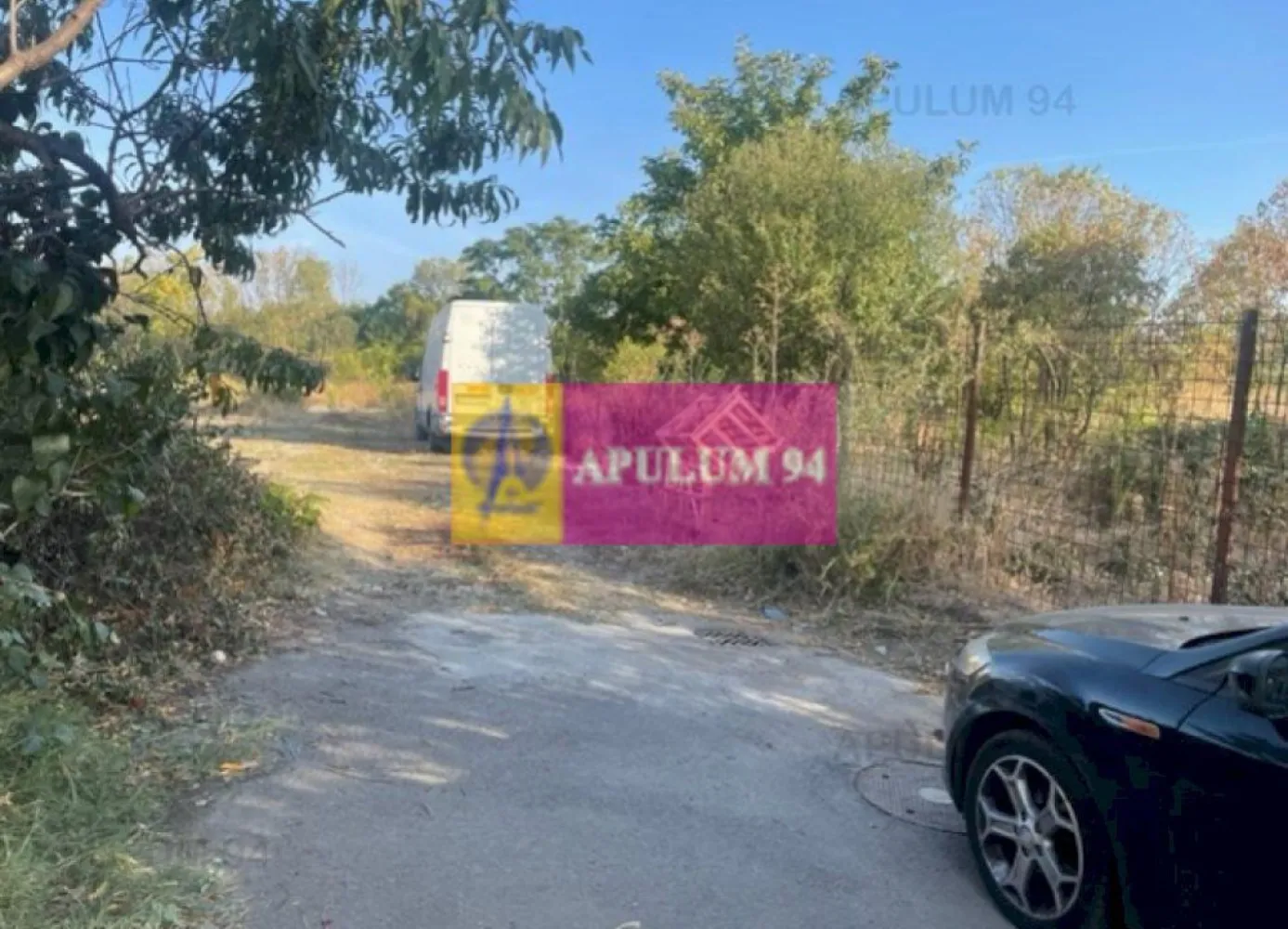 Teren Prelungirea Ghencea- sectorul 6. - Compania imobiliara Apulum94 va propune un teren situat in zona Prelungirea Ghencea, in apropiere de Cartierul Latin, pe un drum de servitute din strada principala. 
Terenul tine juridic de sectorul 6. Este situat intre case. 
In fata terenului sunt toate utilitatile- curent, gaze, apa, canal. 
Pentru vizionare si mai multe detalii nu ezitati sa ma contactati pe nr 0733683446- Laura Ionescu.