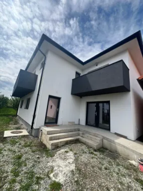 Apartament deosebit intr-o Vila, Selimbar – 150 mp + pod generos de 150 mp