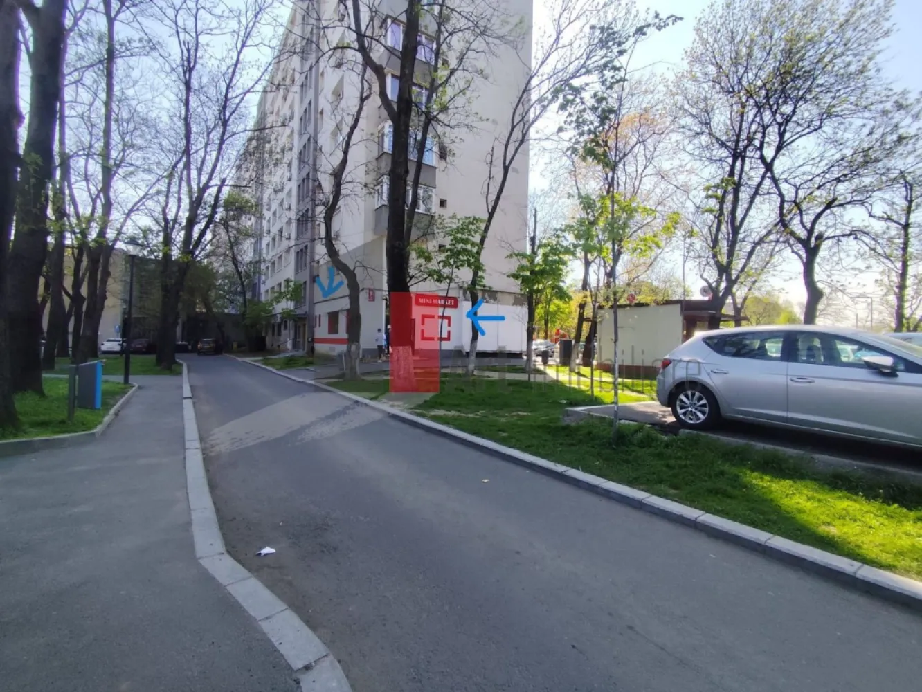 Spatiu comercial de inchiriat zona/cartier Giurgiului - Închiriere Spațiu Comercial – Zona Giurgiului | 38 mp | Grup Sanitar și Vestiar

Se oferă spre închiriere un spațiu comercial practic și compact, cu o suprafață de 38 mp, situat în zona Giurgiului, într-o zonă cu acces facil și trafic pietonal constant. Proprietatea este bine întreținută și pregătită pentru desfășurarea imediată a activității.

Spațiul este ideal pentru diverse activități precum retail, servicii de proximitate, birou sau cabinet.

Detalii spațiu:

Suprafață utilă: aproximativ 38 mp
Compartimentare eficientă
Grup sanitar propriu
Vestiar (ideal pentru personal sau depozitare)
Acces direct din stradă
Vizibilitate bună

Utilități și facilități:

Aer condiționat (încălzire și răcire)
Fără gaz – funcționare electrică
Apă, curent (trifazat), canalizare
Contorizare individuală
Spațiu gata de utilizare

Avantaje:

Zonă activă – cartier Giurgiului
Acces rapid către mijloace de transport în comun
Costuri reduse de întreținere
Configurație practică, rară (include vestiar)
Ușor de adaptat pentru orice tip de activitate

Condiții de închiriere:

Chirie + garanție
Disponibil imediat
Contract de închiriere

Pentru detalii suplimentare sau programarea unei vizionări, nu ezitați să ne contactați.