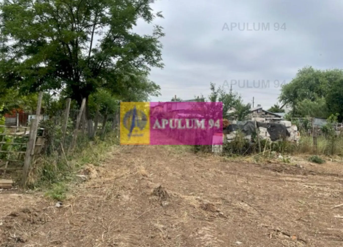Teren Domnesti- Mega Image. - Compania imobiliara Apulum 94 va propune un teren situat stradal pe Soseaua Alexandru Ioan Cuza, in apropiere de Mega Image Domnesti. 
Terenul are o deschidere stradala de 4,5 ml, iar dupa aproximativ 60 metri se lateste la 13 ml. 
Terenul este racordat la curent, iar apa, gazul si canalizarea sunt in fata terenului. 
Pentru vizionare si mai multe detalii nu ezitati sa ma contactati pe nr 0733683446- Laura Ionescu.