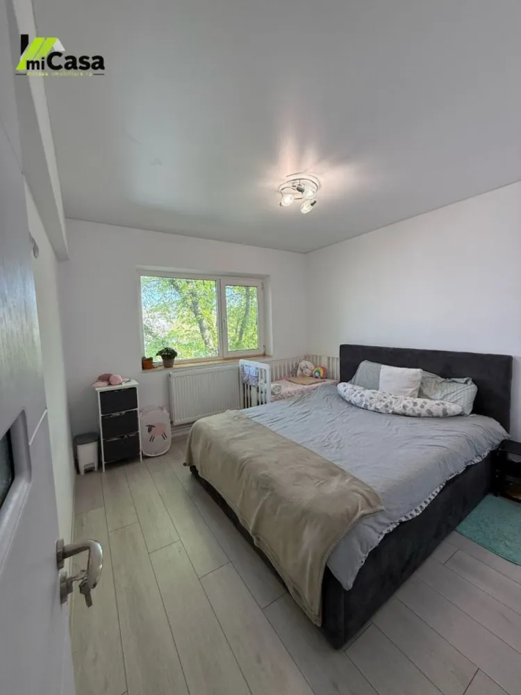 2 camere, apartament Micro 16 - Vă propunem spre vanzare un apartament cu o suprafață de 44 mp utili, 47 mp totali, in Micro 16. Apartamentul se vinde mobilat si semi-utilat, ca in fotografii, si este disponibil in scurt timp. Se poate achizitiona si cu credit. Etaj 2 / 4, 2 camere decomandate din care 1 dormitor și 1 living, 1 grup sanitar, 1 balcon izolat. Complet renovat, imobilul dispune de toate utilitățile necesare: încălzire prin centrală proprie, aer condiționat și tâmplărie PVC cu geam termopan, inclusiv la grupul sanitar. Va asteptam la vizionare.