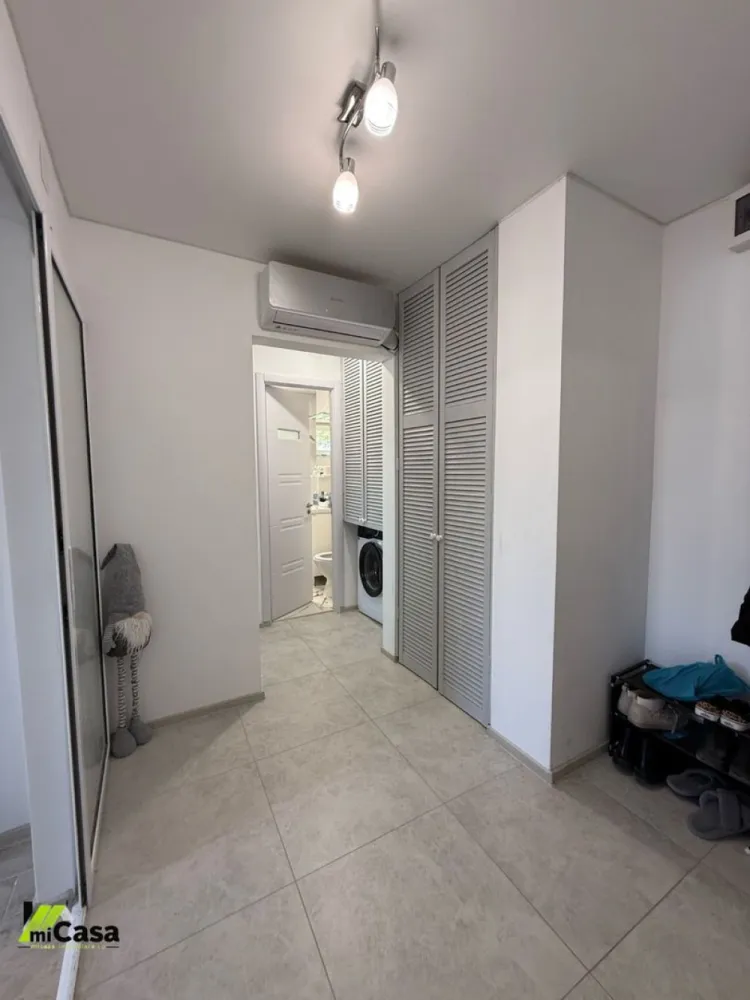 2 camere, apartament Micro 16 - Vă propunem spre vanzare un apartament cu o suprafață de 44 mp utili, 47 mp totali, in Micro 16. Apartamentul se vinde mobilat si semi-utilat, ca in fotografii, si este disponibil in scurt timp. Se poate achizitiona si cu credit. Etaj 2 / 4, 2 camere decomandate din care 1 dormitor și 1 living, 1 grup sanitar, 1 balcon izolat. Complet renovat, imobilul dispune de toate utilitățile necesare: încălzire prin centrală proprie, aer condiționat și tâmplărie PVC cu geam termopan, inclusiv la grupul sanitar. Va asteptam la vizionare.