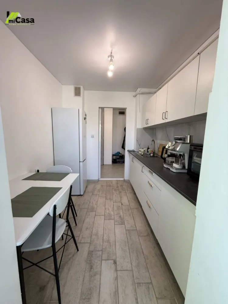 2 camere, apartament Micro 16 - Vă propunem spre vanzare un apartament cu o suprafață de 44 mp utili, 47 mp totali, in Micro 16. Apartamentul se vinde mobilat si semi-utilat, ca in fotografii, si este disponibil in scurt timp. Se poate achizitiona si cu credit. Etaj 2 / 4, 2 camere decomandate din care 1 dormitor și 1 living, 1 grup sanitar, 1 balcon izolat. Complet renovat, imobilul dispune de toate utilitățile necesare: încălzire prin centrală proprie, aer condiționat și tâmplărie PVC cu geam termopan, inclusiv la grupul sanitar. Va asteptam la vizionare.