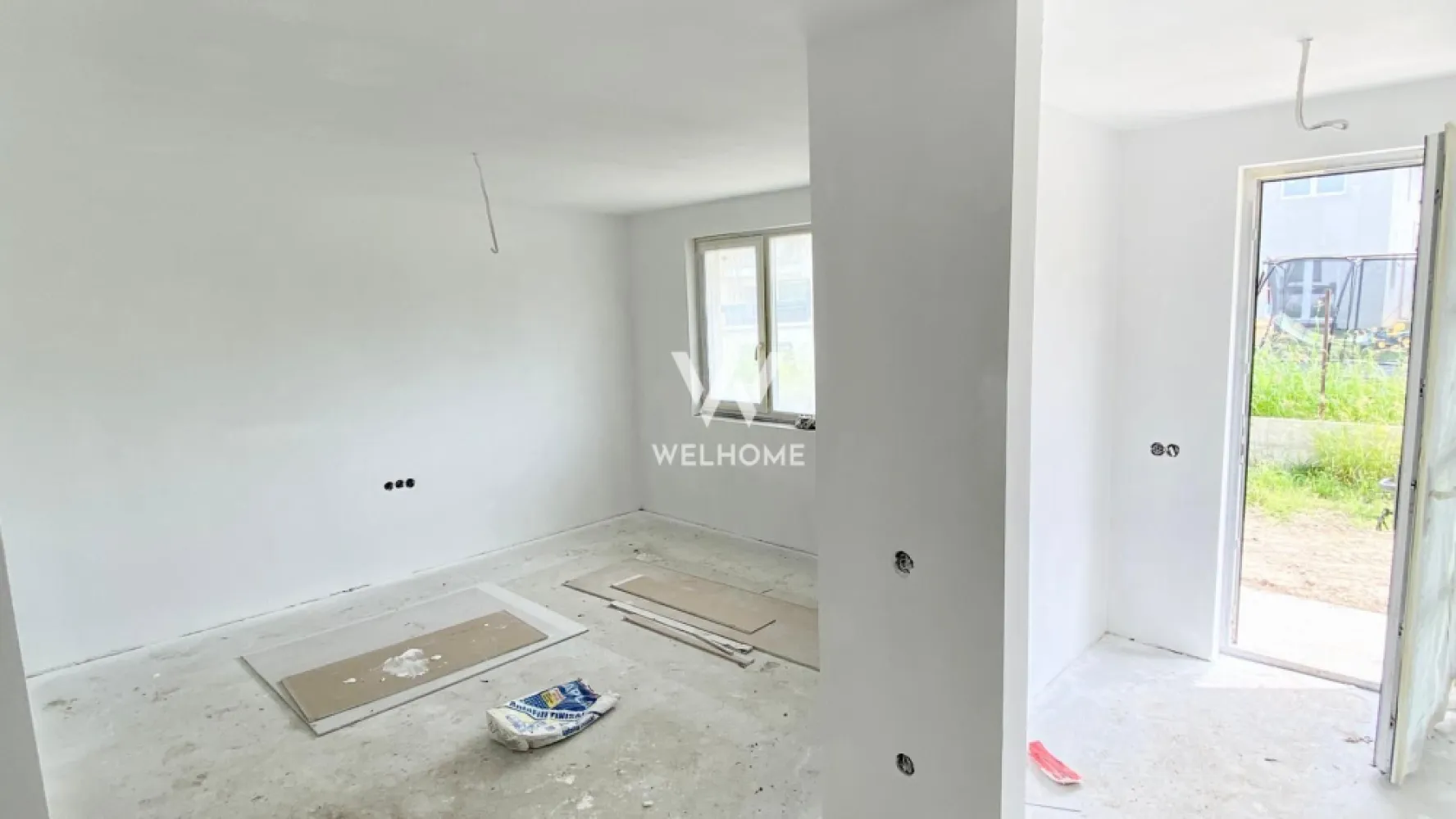 Casa in Arhitectilor la doar 172 000euro. Sibiu - *Acest anunt nu va contine descriere/poveste plictisitoare cu mult text inutil. Casa tip cvadruplex in stil mediteranian cu 3 camere si o suprafata utila de 82mp. Curte libera de 170mp. Zona strazii Henrieta Delavrancea, cartierul Arhitectilor. Prim pret, direct de la constructor: 172 000euro TVA inclus. Detalii la: 0745 99 55 37 }}