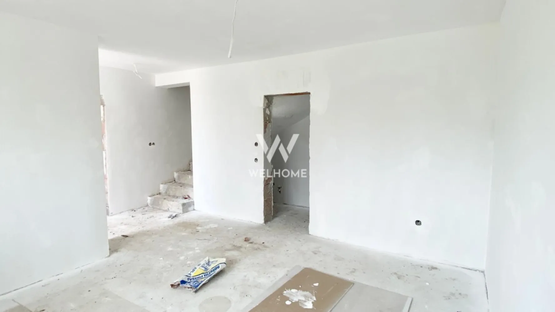 Casa in Arhitectilor la doar 172 000euro. Sibiu - *Acest anunt nu va contine descriere/poveste plictisitoare cu mult text inutil. Casa tip cvadruplex in stil mediteranian cu 3 camere si o suprafata utila de 82mp. Curte libera de 170mp. Zona strazii Henrieta Delavrancea, cartierul Arhitectilor. Prim pret, direct de la constructor: 172 000euro TVA inclus. Detalii la: 0745 99 55 37 }}