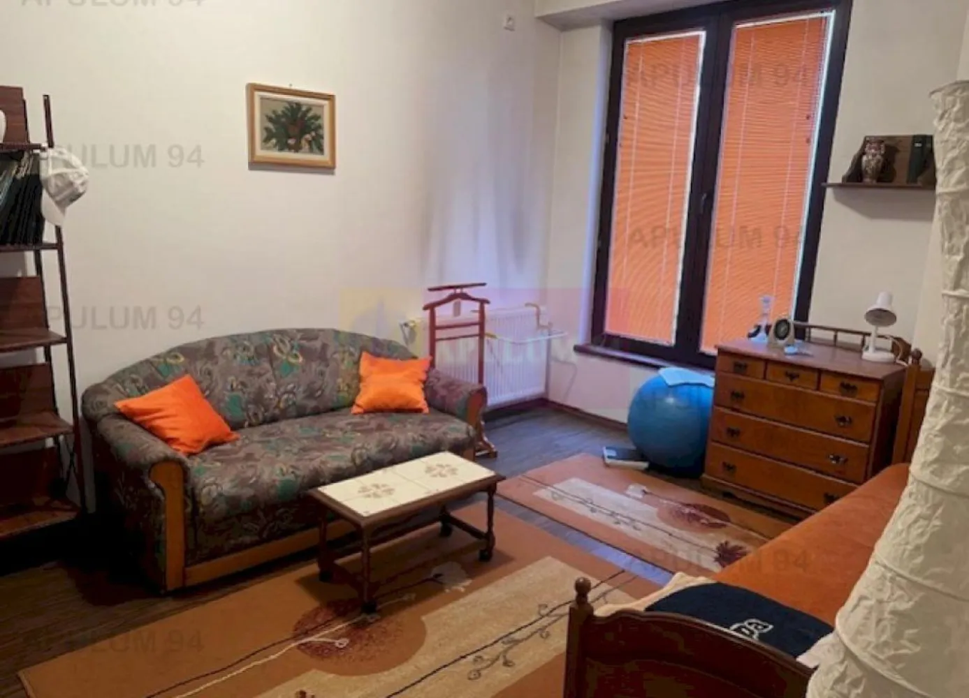 Apartament 2 camere cu loc parcare subteran Bucurestii Noi- Pajurei. - Compania Imobiliara Apulum 94 va propune un apartament de 2 camere situat in zona Bucurestii Noi- Pajurei. 
Imobilul este construit in 2009, izolat pe exterior, cu 2 lifturi si camere de supraveghere. 
Apartamentul este situat la etajul 3. Bucataria este open space cu livingul. Beneficiaza de 2 grupuri sanitare , de o terasa foarte generoasa si de un dressing la dormitor.
Incalzirea este centrala termica de bloc. 
Apartamentul are in proprietate si un loc de parcare subteran, o boxa de 16 mp la subteran cat si un spatiu pentru depozitare cauciucuri. 
Interiorul este finisat, cu gresie, faianta, parchet, termopan. Se doreste a se vinde mobilat si utilat.
Apartamentul este liber si se poate preda imediat.
Zona este foarte usor accesibila, apropoata de mijloacele de transport, hypermarket, gradin ita, scoala, piata.
Pentru vizionare si mai multe detalii nu ezitati sa ma contactati pe nr 0733683446- Laura Ionescu.