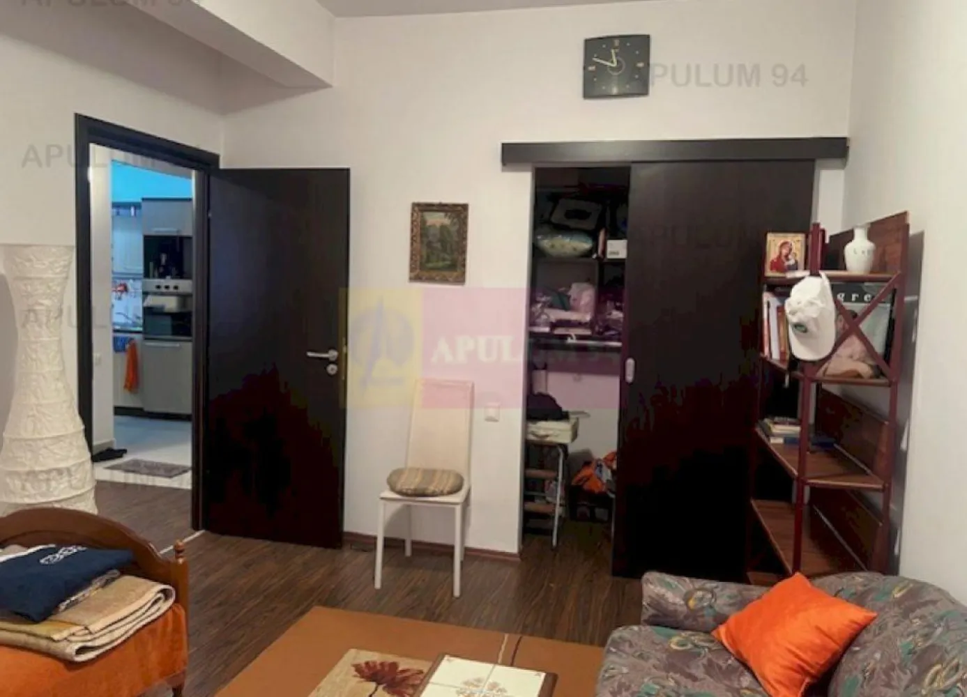 Apartament 2 camere cu loc parcare subteran Bucurestii Noi- Pajurei. - Compania Imobiliara Apulum 94 va propune un apartament de 2 camere situat in zona Bucurestii Noi- Pajurei. 
Imobilul este construit in 2009, izolat pe exterior, cu 2 lifturi si camere de supraveghere. 
Apartamentul este situat la etajul 3. Bucataria este open space cu livingul. Beneficiaza de 2 grupuri sanitare , de o terasa foarte generoasa si de un dressing la dormitor.
Incalzirea este centrala termica de bloc. 
Apartamentul are in proprietate si un loc de parcare subteran, o boxa de 16 mp la subteran cat si un spatiu pentru depozitare cauciucuri. 
Interiorul este finisat, cu gresie, faianta, parchet, termopan. Se doreste a se vinde mobilat si utilat.
Apartamentul este liber si se poate preda imediat.
Zona este foarte usor accesibila, apropoata de mijloacele de transport, hypermarket, gradin ita, scoala, piata.
Pentru vizionare si mai multe detalii nu ezitati sa ma contactati pe nr 0733683446- Laura Ionescu.