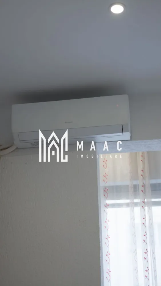 Apartament 1 Camera I Decomandat I Etaj 2 I Lazaret - Se oferă spre vânzare o garsonieră luminoasă și modernă, situată la etajul 2 din 4 al unui imobil bine întreținut, în zona Lazaret – o zonă liniștită, cu acces facil către centrul orașului și principalele puncte de interes. Garsoniera are o suprafață utilă de aproximativ 30mp și este compartimentată practic, cu bucătărie separată, baie cu geam, cameră spațioasă și logie închisă, ideală pentru relaxare sau depozitare. Locuința a fost recent renovată și se vinde complet mobilată și utilată fiind pregătită pentru mutare imediată, fără investiții suplimentare. De asemenea, beneficiază de pivniță proprie, ideală pentru depozitare. Proprietatea este potrivită atât pentru locuire personală, cât și ca investiție, având un randament excelent la închiriere. Zona Lazaret – aproape de stații de autobuz, magazine, farmacii, școli și acces rapid către centrul orașului. Pentru informati si vizionari: ID: CP2718983 }}