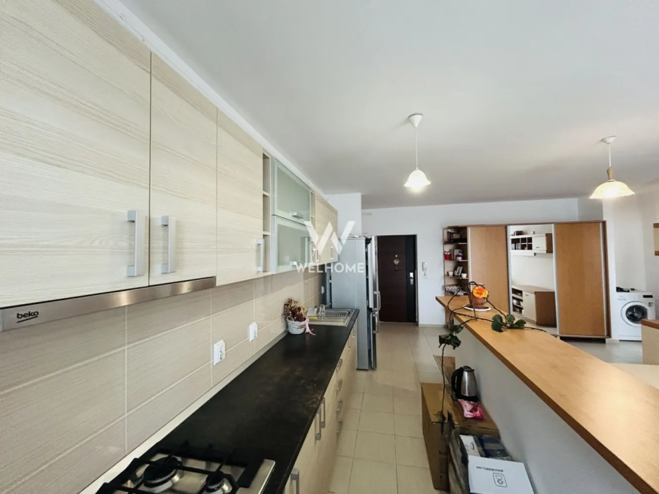 Apartament mobilat, etaj 2, loc de parcare - 48 mp + balcon - - Apartament cu 2 camere, disponibil spre vanzare in zona C. Arhitectilor, una dintre cele mai apreciate zone rezidentiale din Sibiu, aproape de supermarketuri, farmacii, mijloace de transport si alte puncte de interes.

Situat la etajul 2 din 4
Suprafata utila: 48 mp + balcon de 6 mp
Loc de parcare inclus in pret

Compartimentarea este practica si bine gandita:
✔ hol de acces
✔ living luminos cu bucatarie open space
✔ dormitor spatios
✔ baie cu geam pentru aerisire naturala
✔ balcon generos, cu acces din living

Locuinta se preda complet mobilata si utilata, exact ca in fotografii, fiind ideala pentru mutare imediata sau investitie.

⭐ Avantaje:

etaj intermediar
balcon spatios
baie cu geam
loc de parcare inclus
apartament luminos si modern
zona cautata, cu acces facil catre oras

📞 Contacteaza-ne pentru mai multe informatii sau pentru programarea unei vizionari.