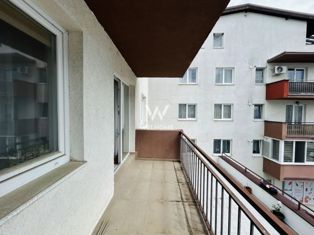 Apartament mobilat, etaj 2, loc de parcare - 48 mp + balcon -