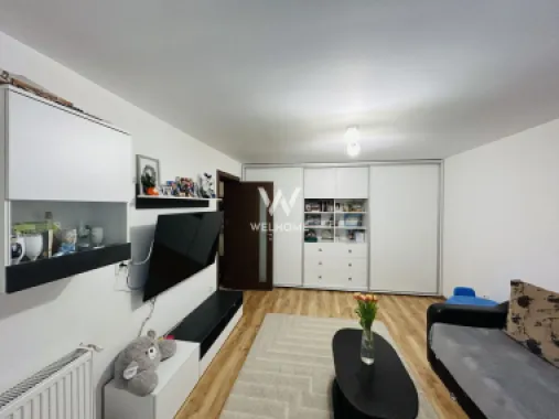 Apartament decomandat, cu 2 camere si 2 balcoane frantuzesti, etaj 2/3