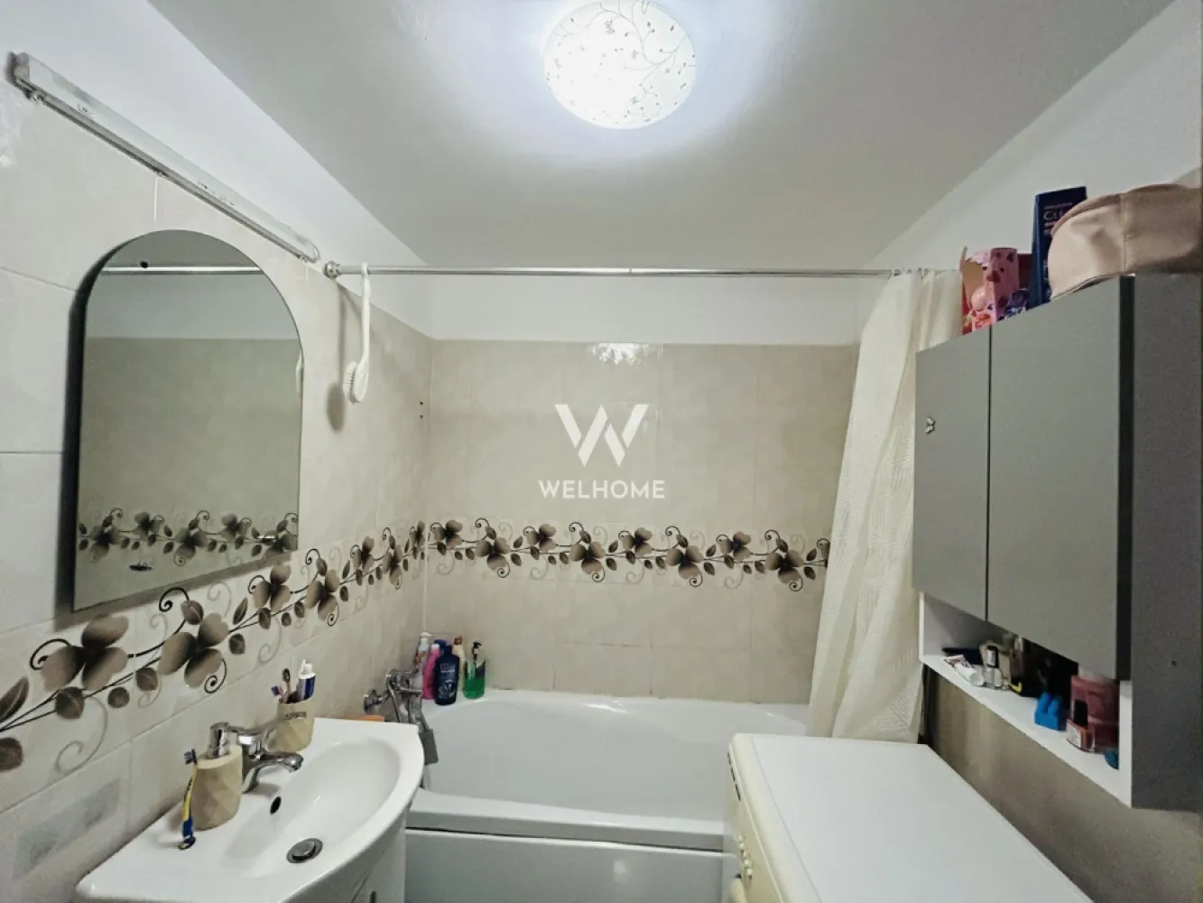 Apartament decomandat, cu 2 camere si 2 balcoane frantuzesti, etaj 2/3