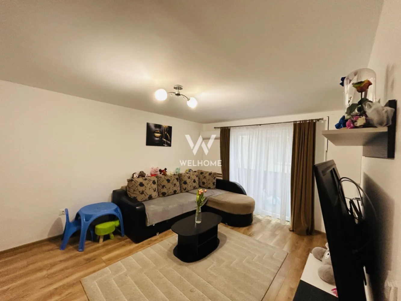Apartament decomandat, cu 2 camere si 2 balcoane frantuzesti, etaj 2/3