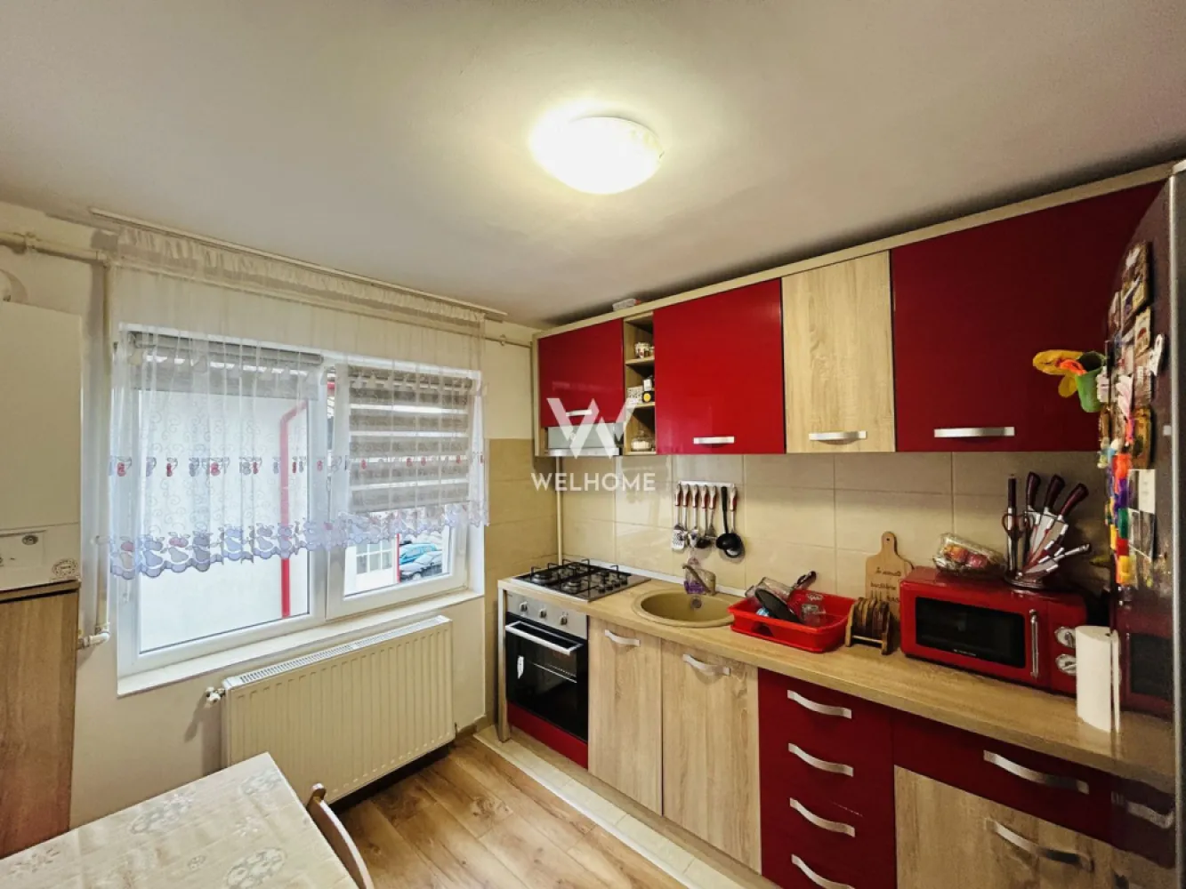 Apartament decomandat, cu 2 camere si 2 balcoane frantuzesti, etaj 2/3