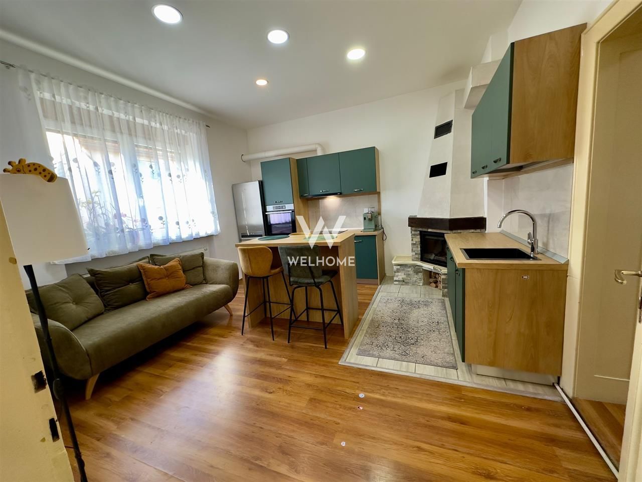 Apartament la casă renovat complet, 76 mp, pod mansardabil și terasă