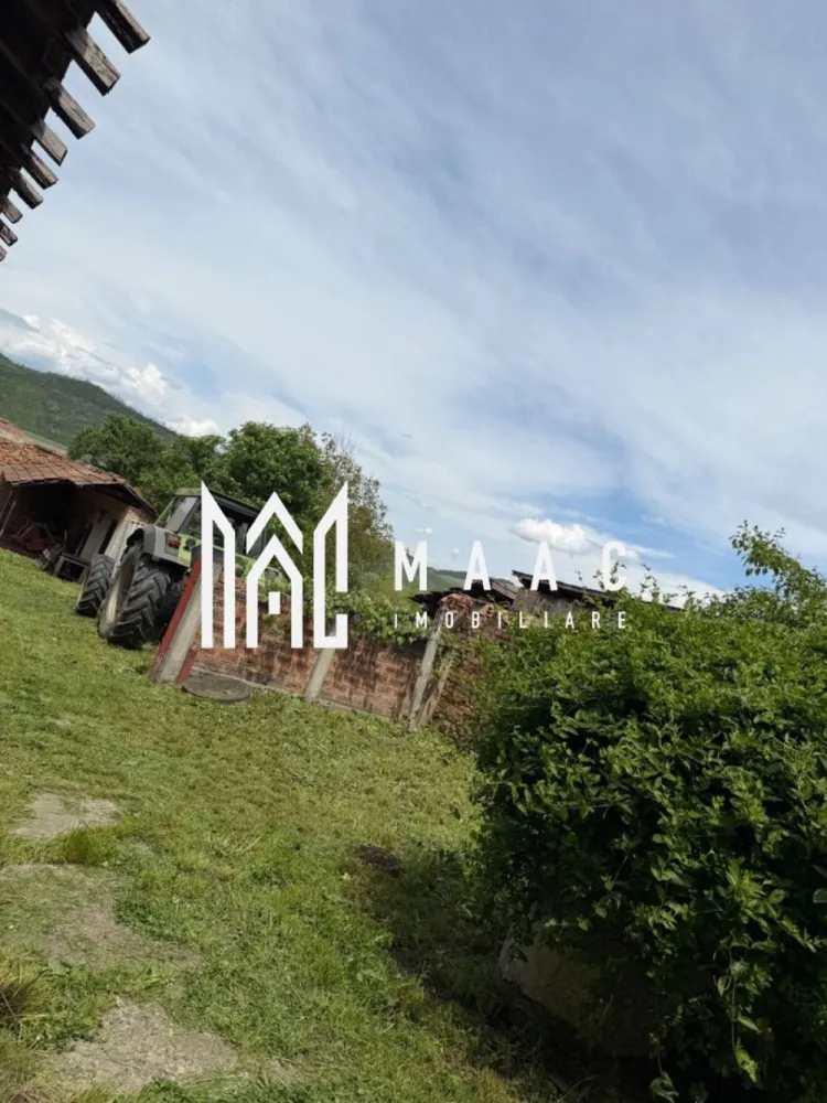 INIMA ARDEALULUI i FERMA CU UTILAJE i TAPU i UTILITATI - MAAC Imobiliare va ofera spre vanzare o fermă functionala in Comuna Tapu, Judetul Sibiu.
OFERTA 1 
Se vinde proprietate cu 355mp,244mp curte,144mp hală, 3 garaje 75mp,chimniță 35mp,25mp atelier,2500mp grădină 150.000€ NEGOCIABIL 
OFERTA 2
Proprietatea cu toate menționate mai sus împreună cu 2 tractoare (John Deer,Deutz Fahr) plus unelte agricole plus teren agricol 4ha 190.000€ NEGOCIABIL 
Pentru mai multe detalii precizati telefonic ca ati vazut anuntul cu ID CP3093866