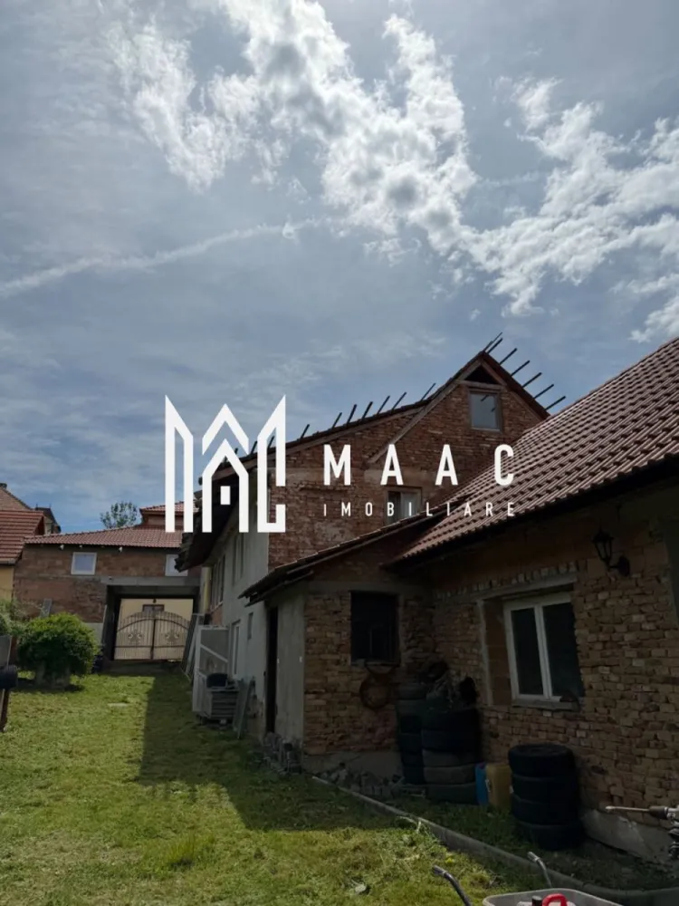 INIMA ARDEALULUI i FERMA CU UTILAJE i TAPU i UTILITATI - MAAC Imobiliare va ofera spre vanzare o fermă functionala in Comuna Tapu, Judetul Sibiu.
OFERTA 1 
Se vinde proprietate cu 355mp,244mp curte,144mp hală, 3 garaje 75mp,chimniță 35mp,25mp atelier,2500mp grădină 150.000€ NEGOCIABIL 
OFERTA 2
Proprietatea cu toate menționate mai sus împreună cu 2 tractoare (John Deer,Deutz Fahr) plus unelte agricole plus teren agricol 4ha 190.000€ NEGOCIABIL 
Pentru mai multe detalii precizati telefonic ca ati vazut anuntul cu ID CP3093866
