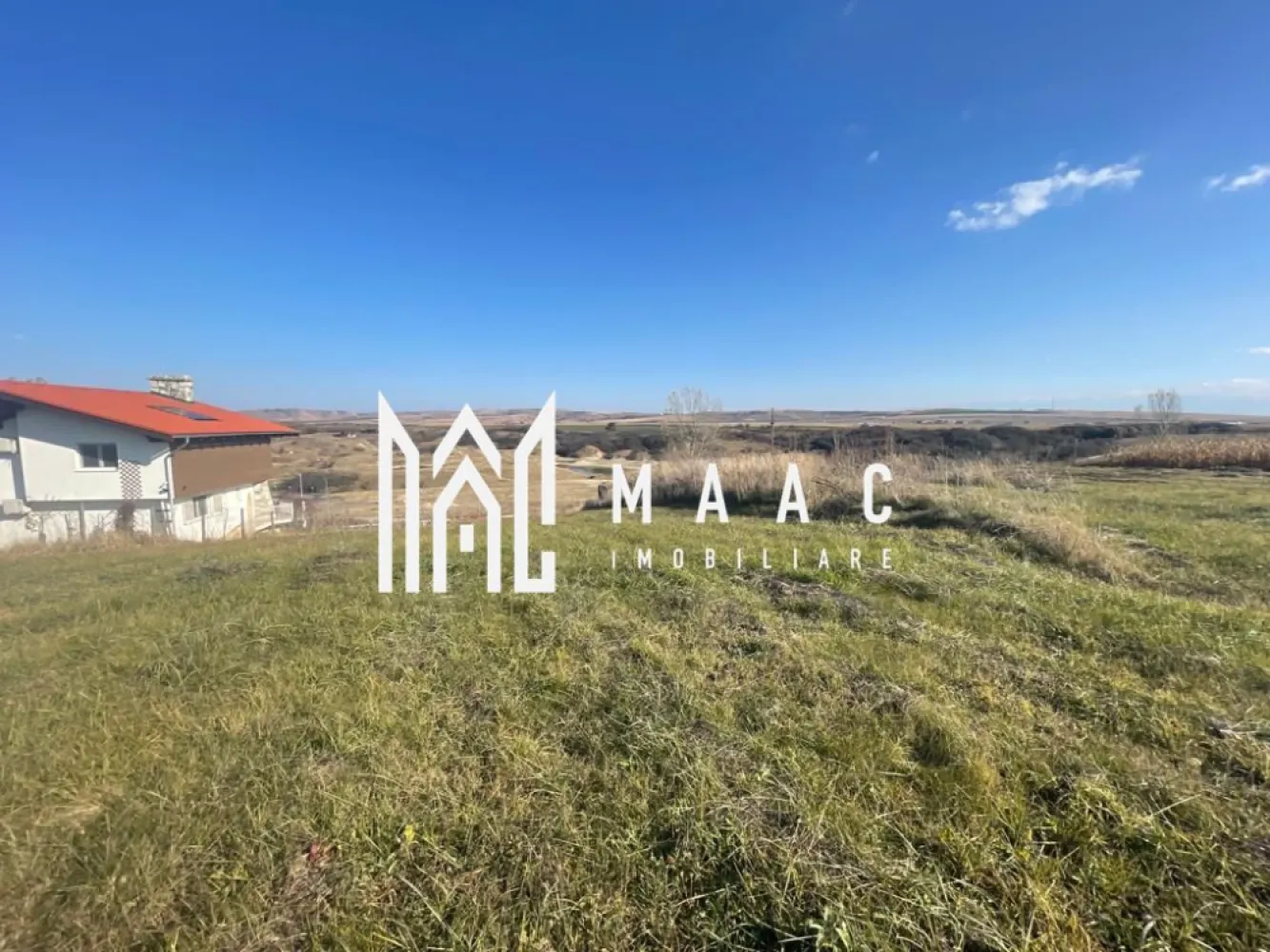 Teren investitie Ocna Sibiului | Panorama | Turism | 4270 mp - MAAC Imobiliare vă propune spre vânzare un teren pretabil pentru investiție în Ocna Sibiului, cu o suprafață de 4.268 mp, ideal pentru dezvoltarea unor proiecte în domeniul turistic și al alimentației publice. Proprietatea reprezintă o oportunitate atractivă într-o zonă cu potențial de creștere, cunoscută pentru interesul constant în sectorul ospitalității.

Terenul are o suprafață totală de 4.268 mp, nu este grevat de sarcini sau servituți și nu se află în zonă de protecție, aspecte care facilitează procesul de dezvoltare și autorizare. Regimul tehnic permite realizarea de construcții care deservesc activități de cazare și alimentație publică, oferind astfel multiple posibilități de valorificare investițională.

Caracteristici principale:
-Suprafață teren: 4.268 mp
-Teren pretabil pentru investiție
-Fără sarcini și servituți
-Nu se află în zonă de protecție
-Regim tehnic ce permite construcții pentru cazare și alimentație publică

Certificatul de urbanism poate fi transmis clienților interesați, la cerere, pentru analiză detaliată.

Pentru mai multe informații, vă rugăm să precizați telefonic că ați sunat pentru anunțul cu ID CP1349908.