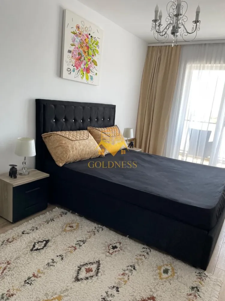 2 camere, modern, parcare, Europa zona Calea Turzii, OMV, Leroy Merlin - GOLDNESS Imobiliare vă propune spre închiriere un apartament cu 2 camere complet mobilat și utilat, la etajul 2 într-un imobil de 7 etaje, în Cartierul Europa.
Dispune de loc de parcare subterana!
Se află în apropierea stațiilor de transport în comun, magazine, restaurante, spații verzi, farmacii, etc. 

Apartamentul este compartimentat astfel:
 - dormitor cu pat matrimonial, dressing, noptiere
 - living cu bucatarie open-space complet utilată, canapea extensibilă, loc de servit masa 
 - baie cu cabina de dus, calorifer port prosop și dulap pentru depozitare.
 - terasa de 12 mp.

Imobilul este dotat cu toate cele necesare- centrală proprie, mașină de spălat haine, frigider, plită electrică, hotă, etc. 

Dacă sunteți interesați de acest apartament și doriți să îl vizionați, dar și pentru alte oferte nu ezitați să ne contactați telefonic sau prin e-mail. Vă stăm la dispoziție!

Pentru intermediere se percepe un comision de 50% din prețul chiriei!