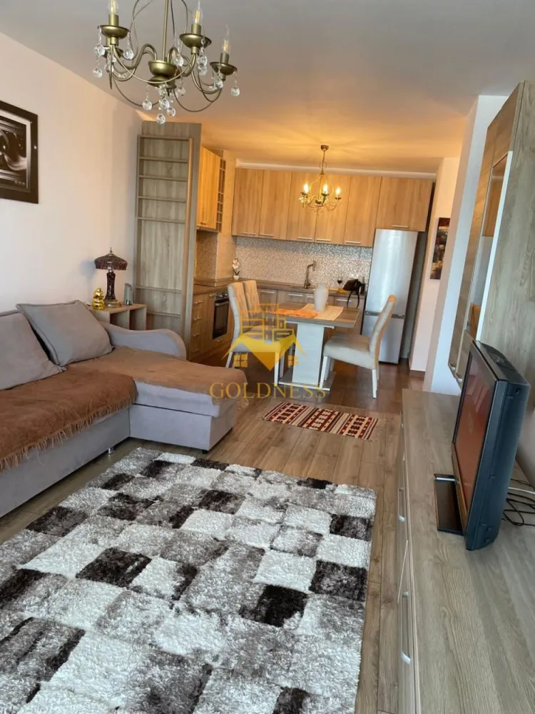 2 camere, modern, parcare, Europa zona Calea Turzii, OMV, Leroy Merlin - GOLDNESS Imobiliare vă propune spre închiriere un apartament cu 2 camere complet mobilat și utilat, la etajul 2 într-un imobil de 7 etaje, în Cartierul Europa.
Dispune de loc de parcare subterana!
Se află în apropierea stațiilor de transport în comun, magazine, restaurante, spații verzi, farmacii, etc. 

Apartamentul este compartimentat astfel:
 - dormitor cu pat matrimonial, dressing, noptiere
 - living cu bucatarie open-space complet utilată, canapea extensibilă, loc de servit masa 
 - baie cu cabina de dus, calorifer port prosop și dulap pentru depozitare.
 - terasa de 12 mp.

Imobilul este dotat cu toate cele necesare- centrală proprie, mașină de spălat haine, frigider, plită electrică, hotă, etc. 

Dacă sunteți interesați de acest apartament și doriți să îl vizionați, dar și pentru alte oferte nu ezitați să ne contactați telefonic sau prin e-mail. Vă stăm la dispoziție!

Pentru intermediere se percepe un comision de 50% din prețul chiriei!